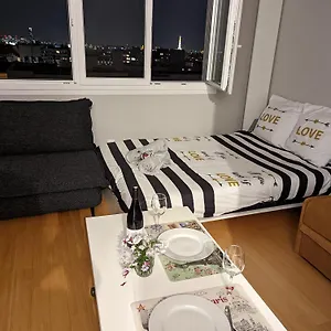 Charming With Eiffel View Paris
